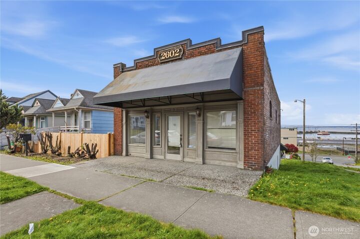 Property Photo: 2602 Grand Avenue WA 98201