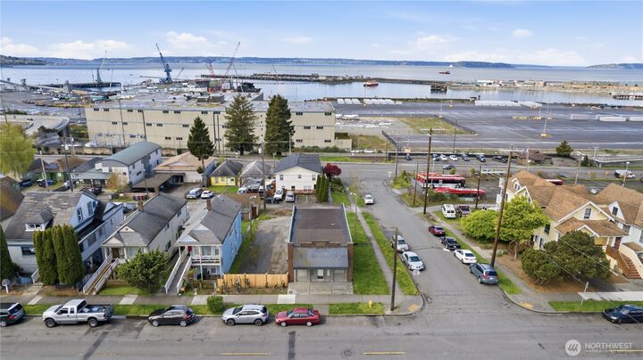 Property Photo:  2602  Grand Avenue  WA 98201 