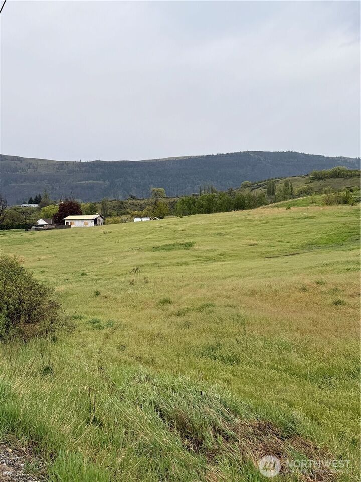 Property Photo:  2677 W Malaga Road  WA 98828 