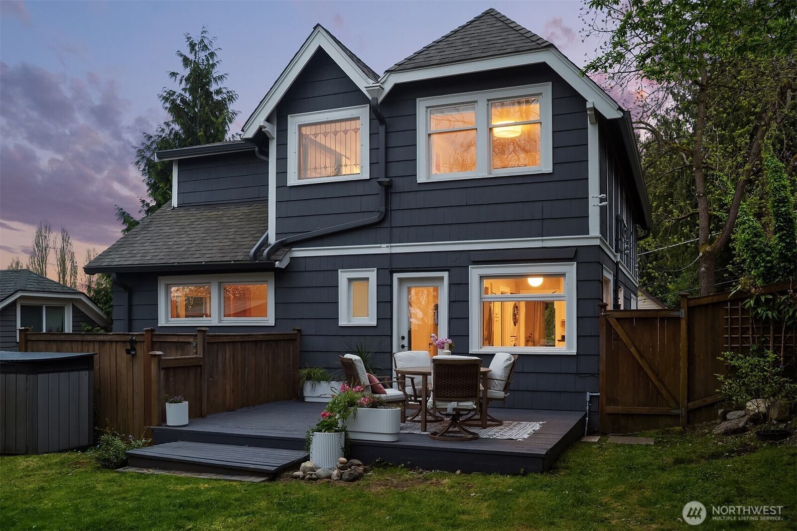 Property Photo:  314 NE 56th Street  WA 98105 