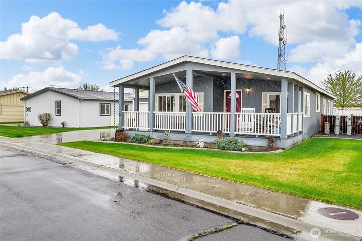 Property Photo:  1701 E Burr Avenue 19  WA 98837 