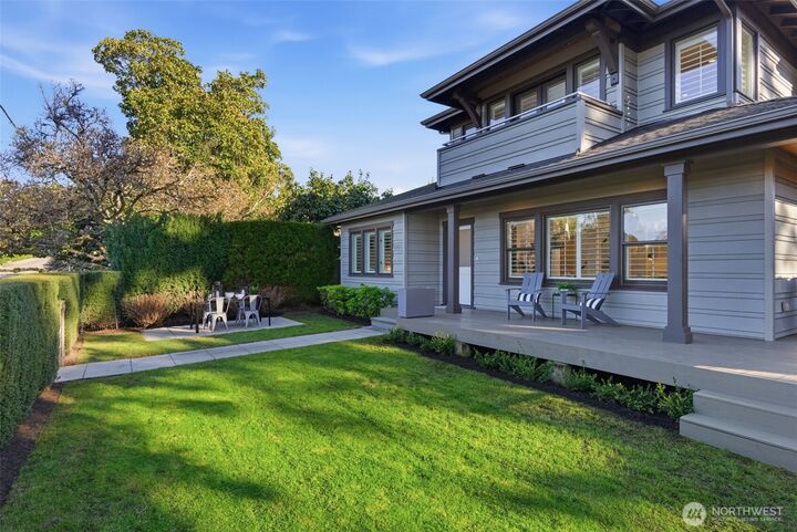 Property Photo:  1204  6th Street W  WA 98033 