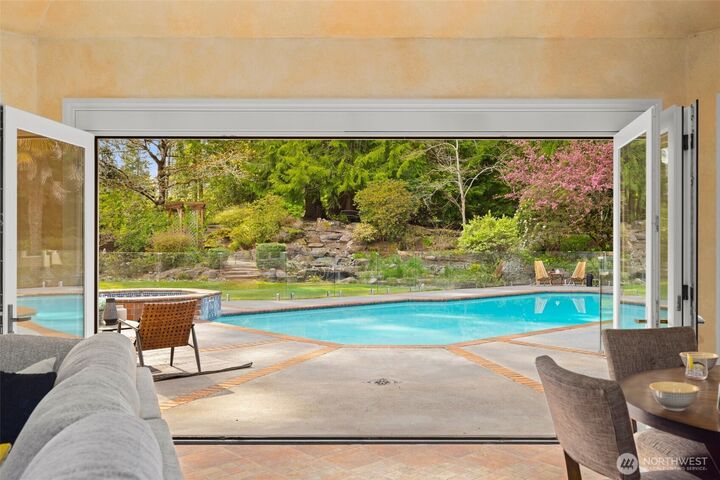 Property Photo:  21520 SE 13th Place  WA 98075 