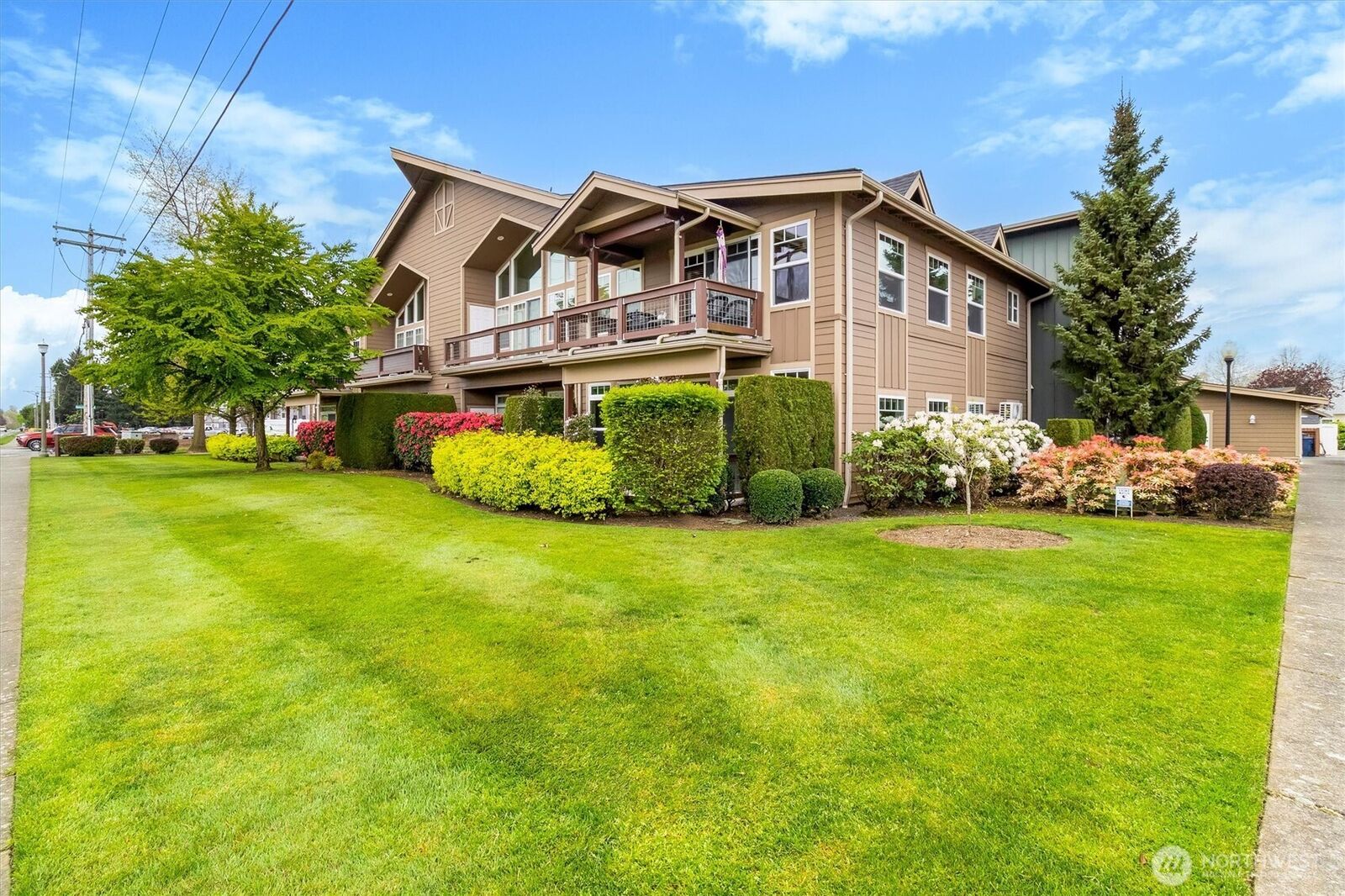 Property Photo:  300  Homestead Boulevard 101  WA 98264 