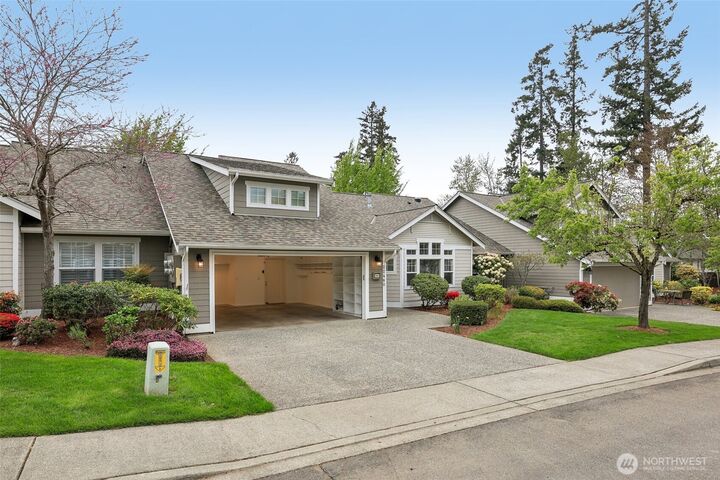 Property Photo: 22480 SE Highland Terrace 1433 WA 98029