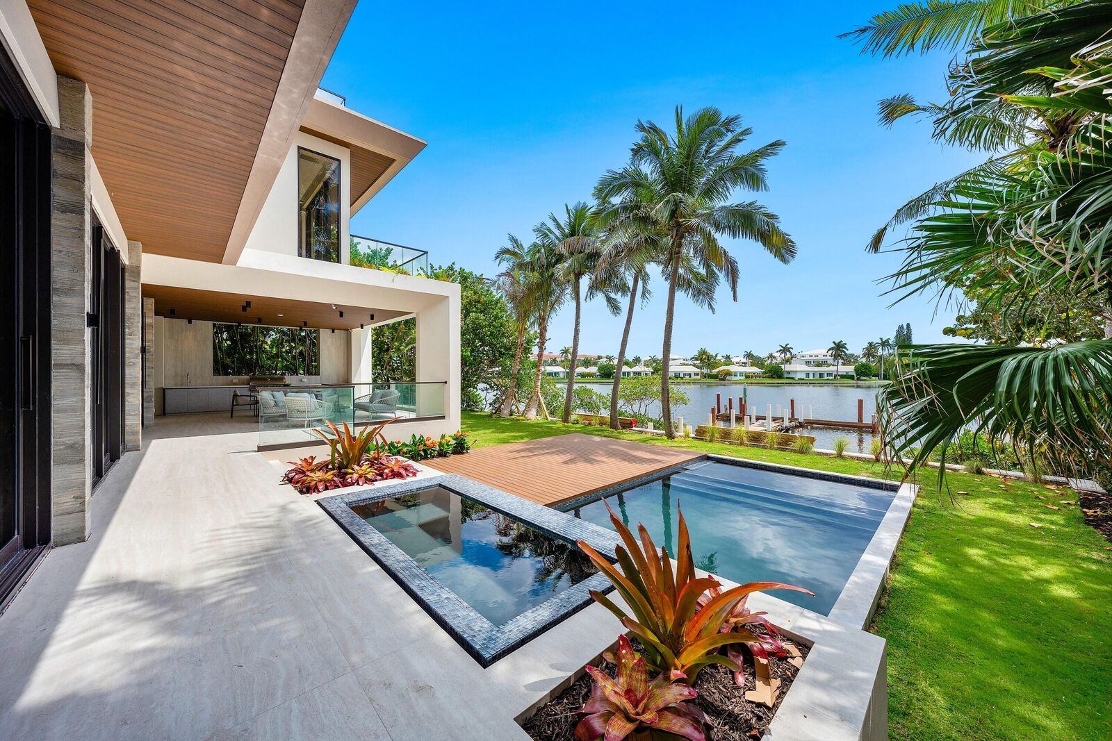 Property Photo:  5 Barefoot Lane  FL 33462 