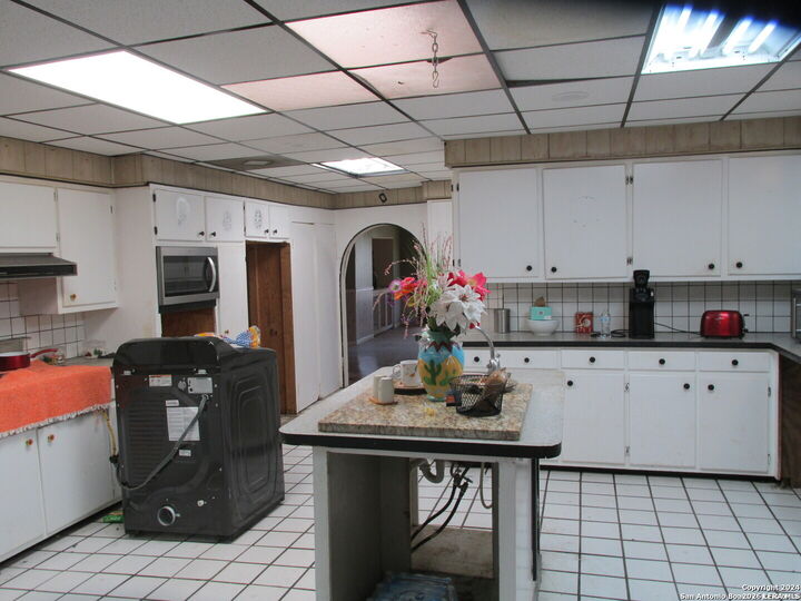 Property Photo: 617 W Bynum TX 78211