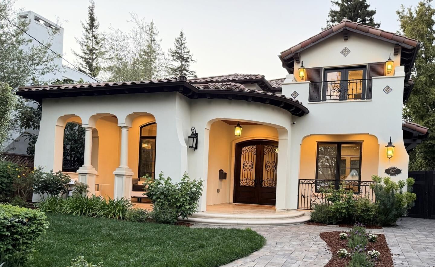 Property Photo:  627 Tennyson Avenue  CA 94301 