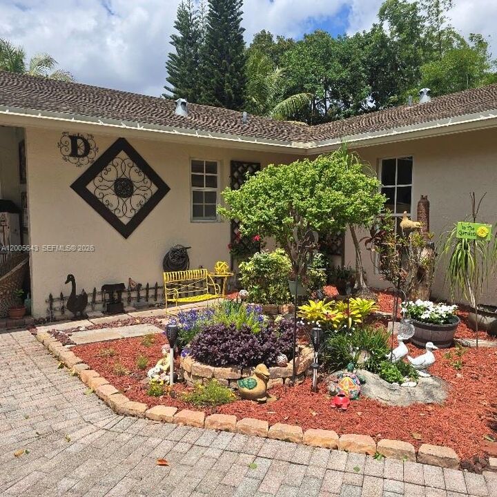 Property Photo:  4981 SW 186th Ave  FL 33332 