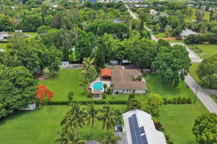 Property Photo:  4981 SW 186th Ave  FL 33332 