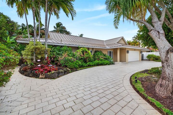 Property Photo:  3050 NE 41st St  FL 33308 