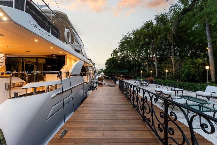 Property Photo:  255 Cocoplum Rd  FL 33143 