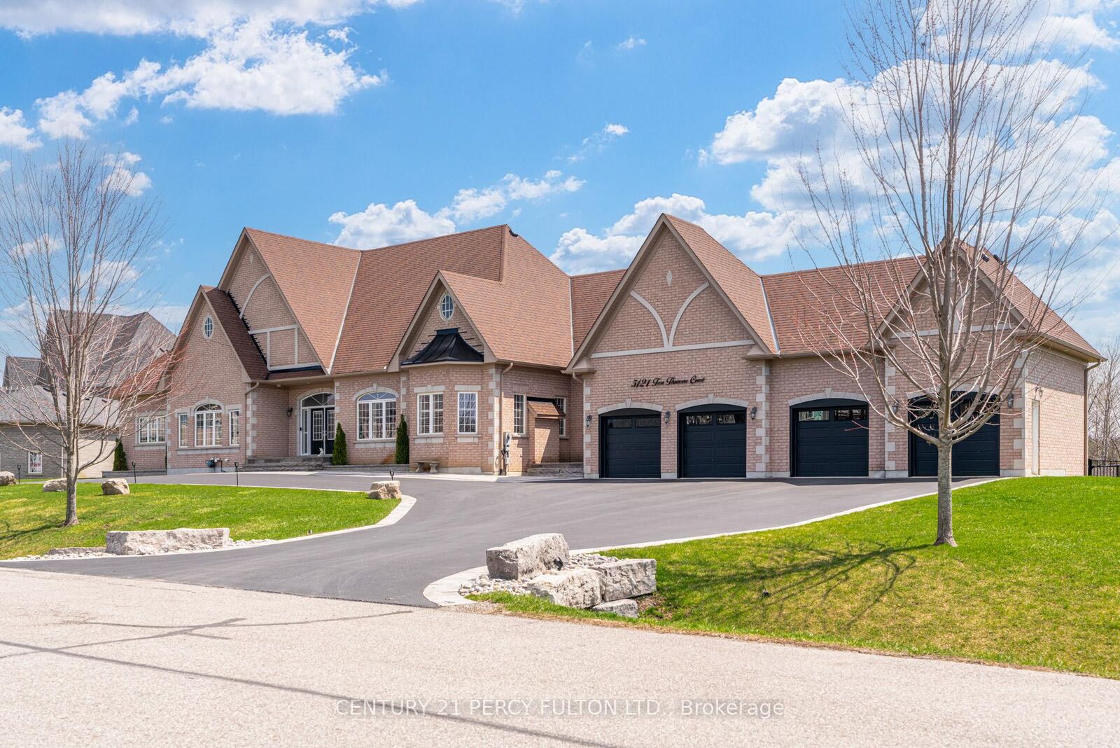 Property Photo:  5121 Tom Thomson Court  ON L1Y 0A1 