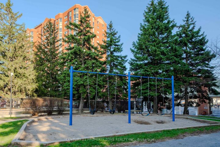 Property Photo:  2466 Eglinton Avenue E Ph03  ON M1K 5J8 