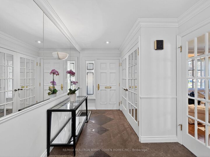 Property Photo:  25 Harlington Road  ON M3B 3G3 