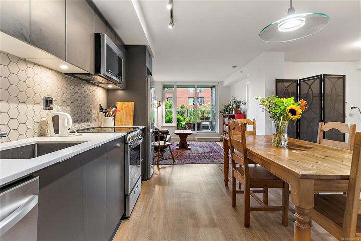 Property Photo:  845 Johnson St 310  BC V8W 0G3 