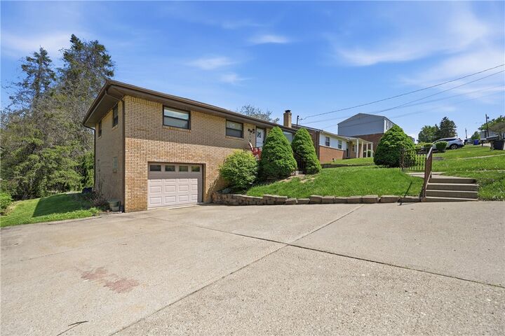 Property Photo:  105 Mayer Dr  PA 15071 