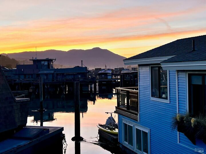 Property Photo:  38 S 40 Dock  CA 94965 