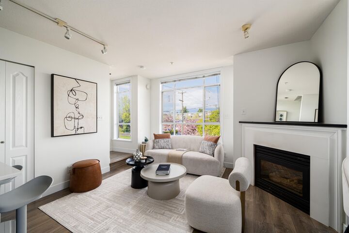 Property Photo: 2190 W 5th Avenue 206 BC V6K 1S2