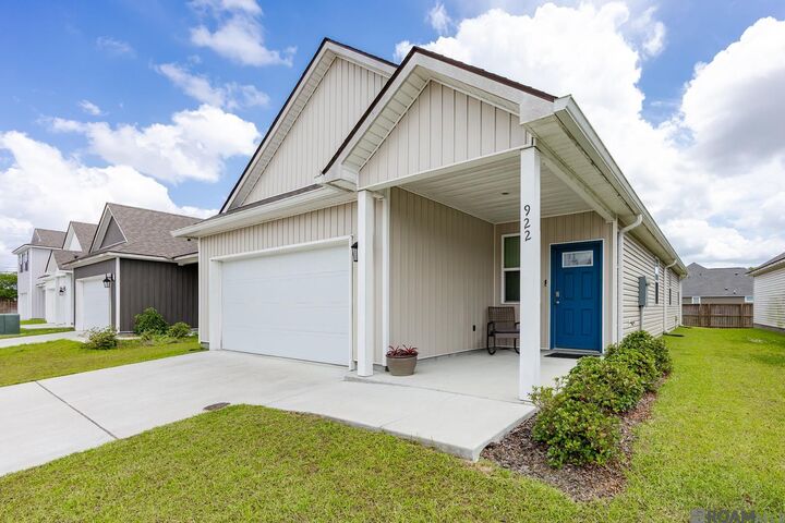Property Photo:  922 Drago Dr  LA 70820 