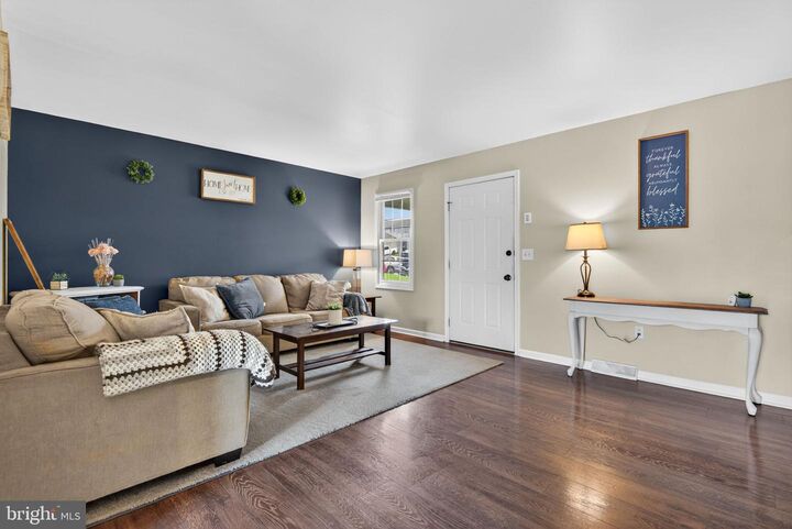 Property Photo:  293 Cindy Drive  PA 17038 