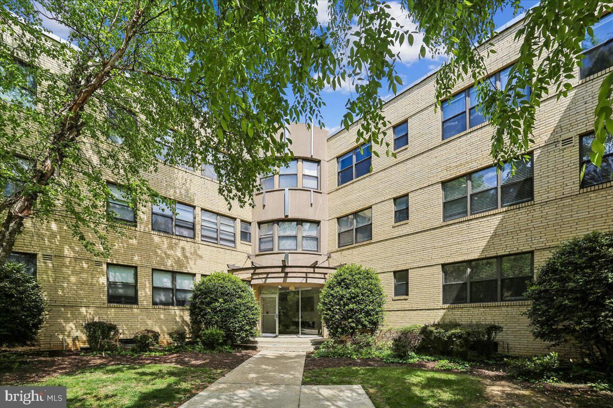 Property Photo:  212 Oakwood Street 212 SE 113  DC 20032 