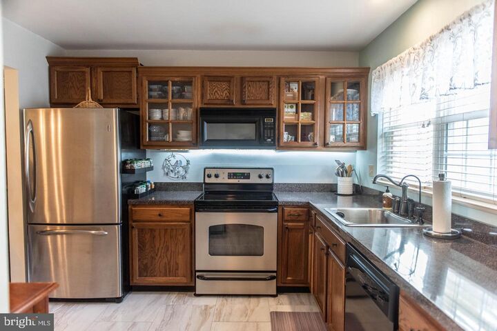 Property Photo:  609 Cambridge Court  PA 17078 