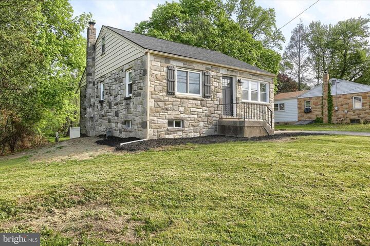 Property Photo:  2400 Linglestown Road  PA 17110 