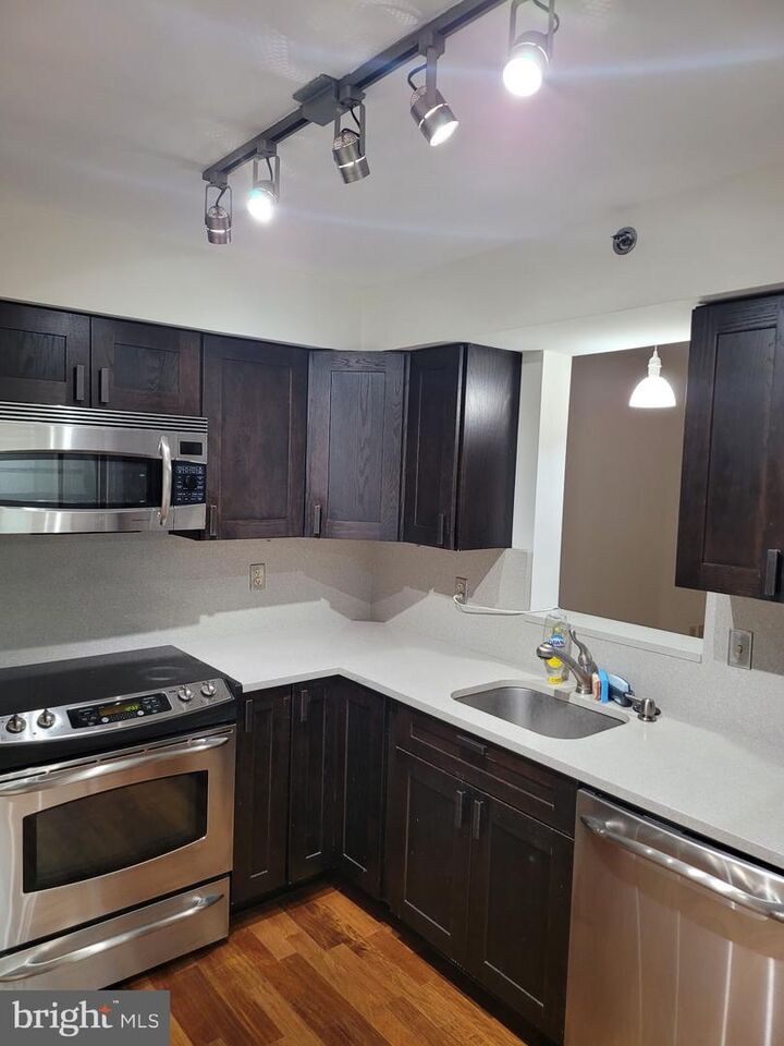 Property Photo:  505 E Braddock Road 104  VA 22314 