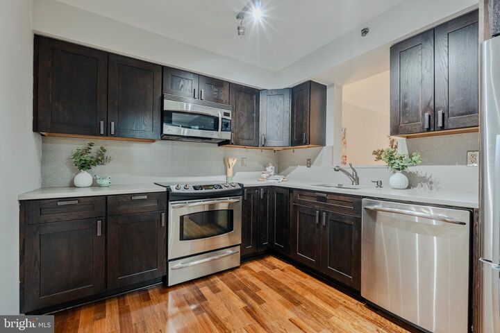 Property Photo:  505 E Braddock Road 104  VA 22314 