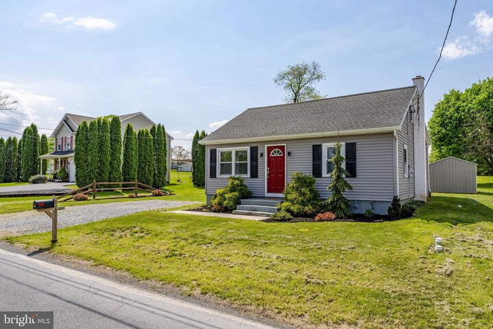 Property Photo:  15 W Market Street  PA 17067 