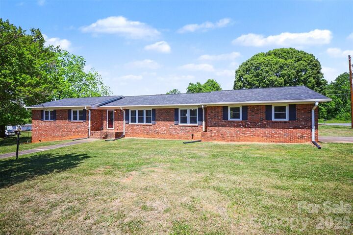 Property Photo:  1300 Briarcliff Road  NC 28152 