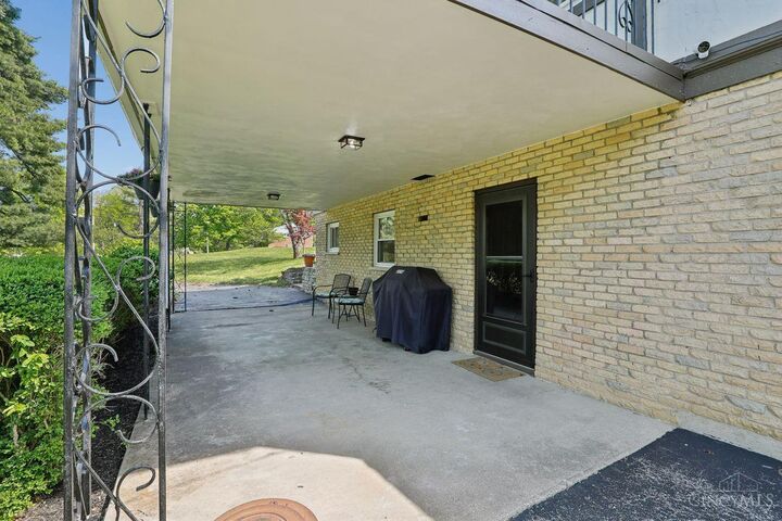 Property Photo: 1005 Robin Hill Drive OH 45157