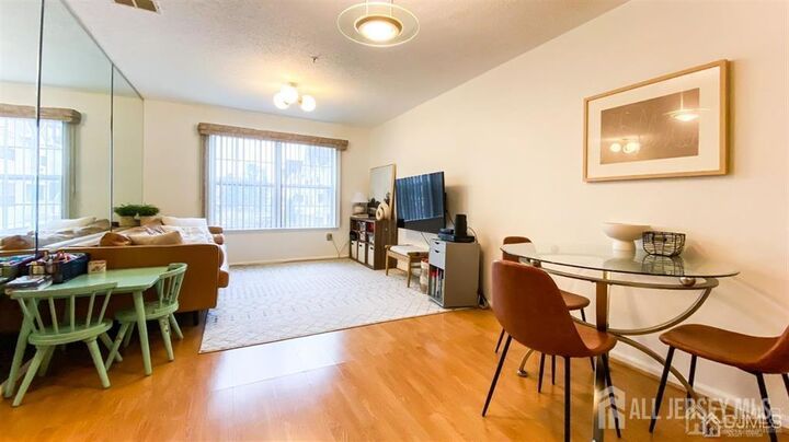 Property Photo:  9 Wilmbelton Court  NJ 08820 