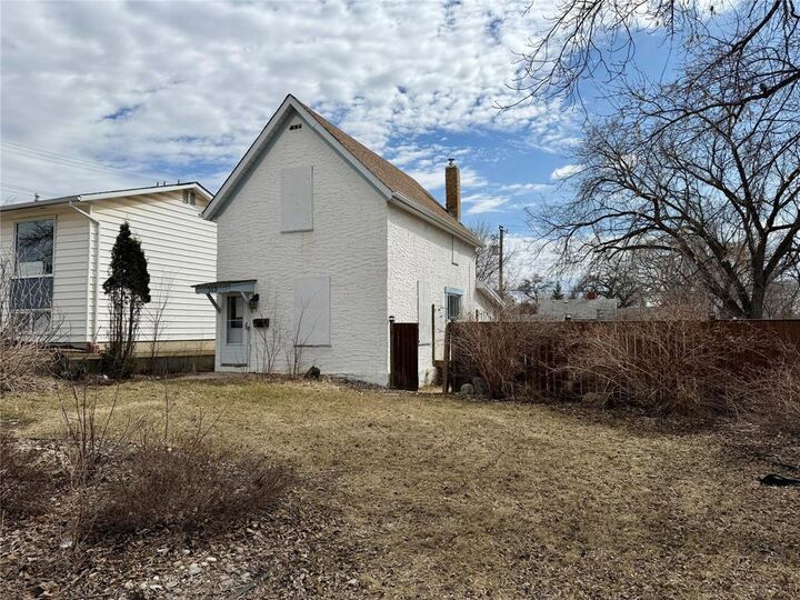 Property Photo:  313 Frederick Street  MB R7A 5K7 
