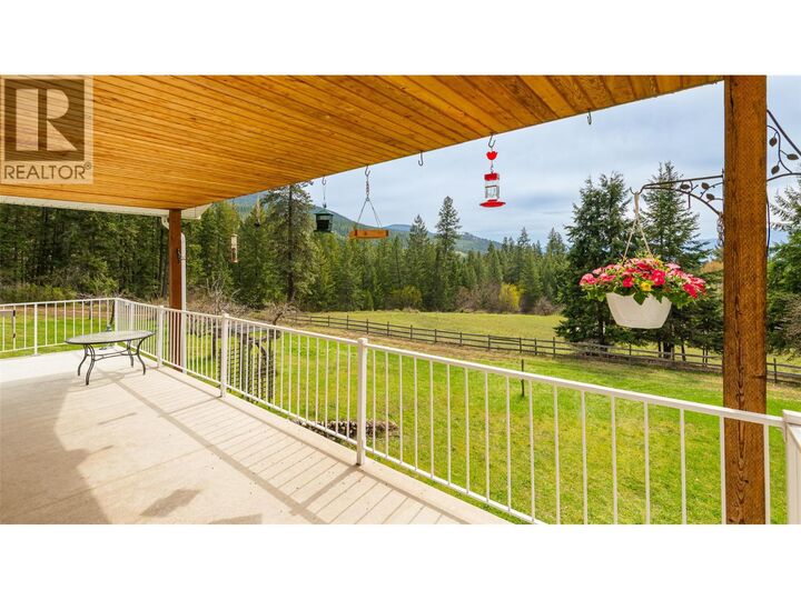 Photo de la propriété:  5660 Cory Road  BC V0B 2N1 