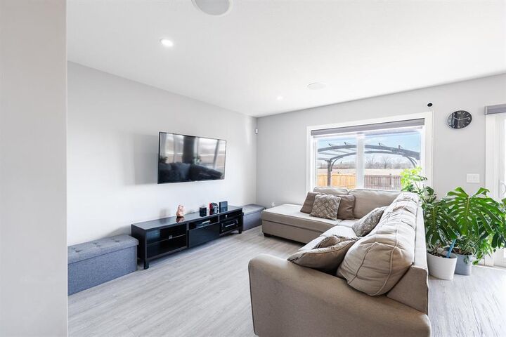 Property Photo:  51 Phoenix Way  MB R2V 5B4 