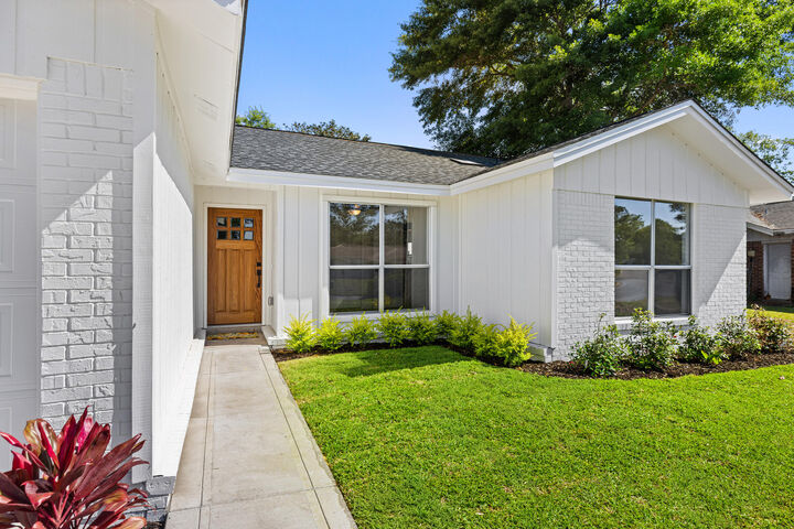 Property Photo:  103 Perdido Circle  FL 32578 