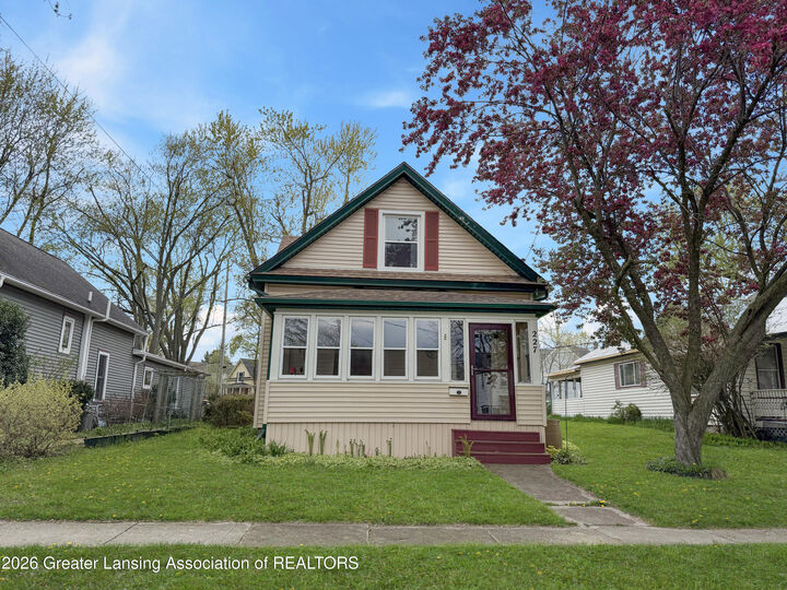 Property Photo:  227 W Lincoln Street  MI 48837 