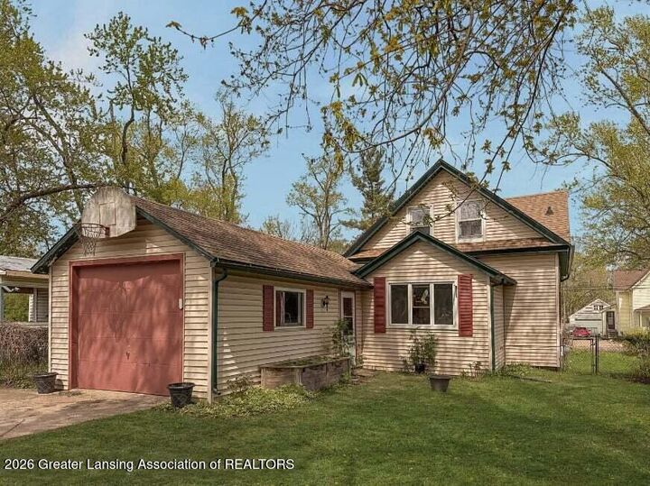 Property Photo: 227 W Lincoln Street MI 48837