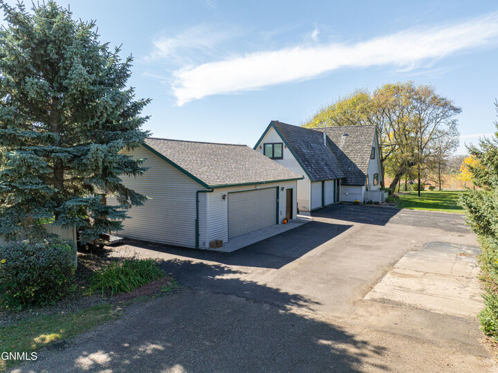 Property Photo:  2001 Sherman Drive  ND 58504 