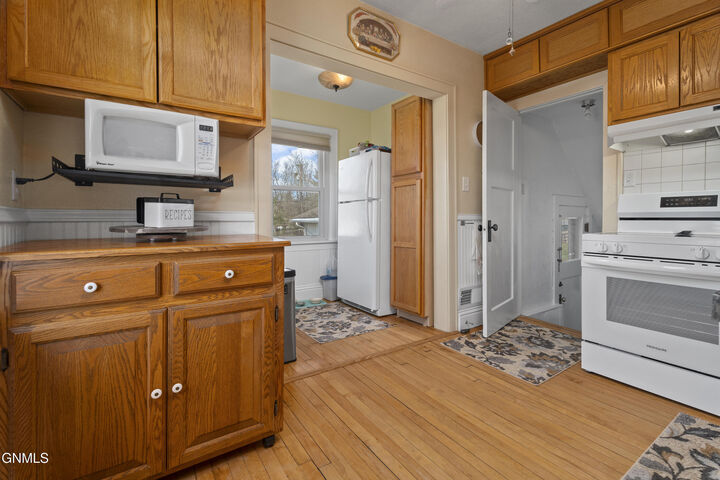 Property Photo:  606 N 10th Street  ND 58501 
