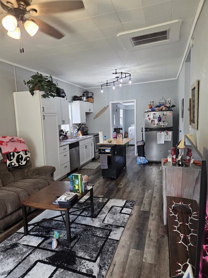 Property Photo:  614 N Jefferson  NE 69101 