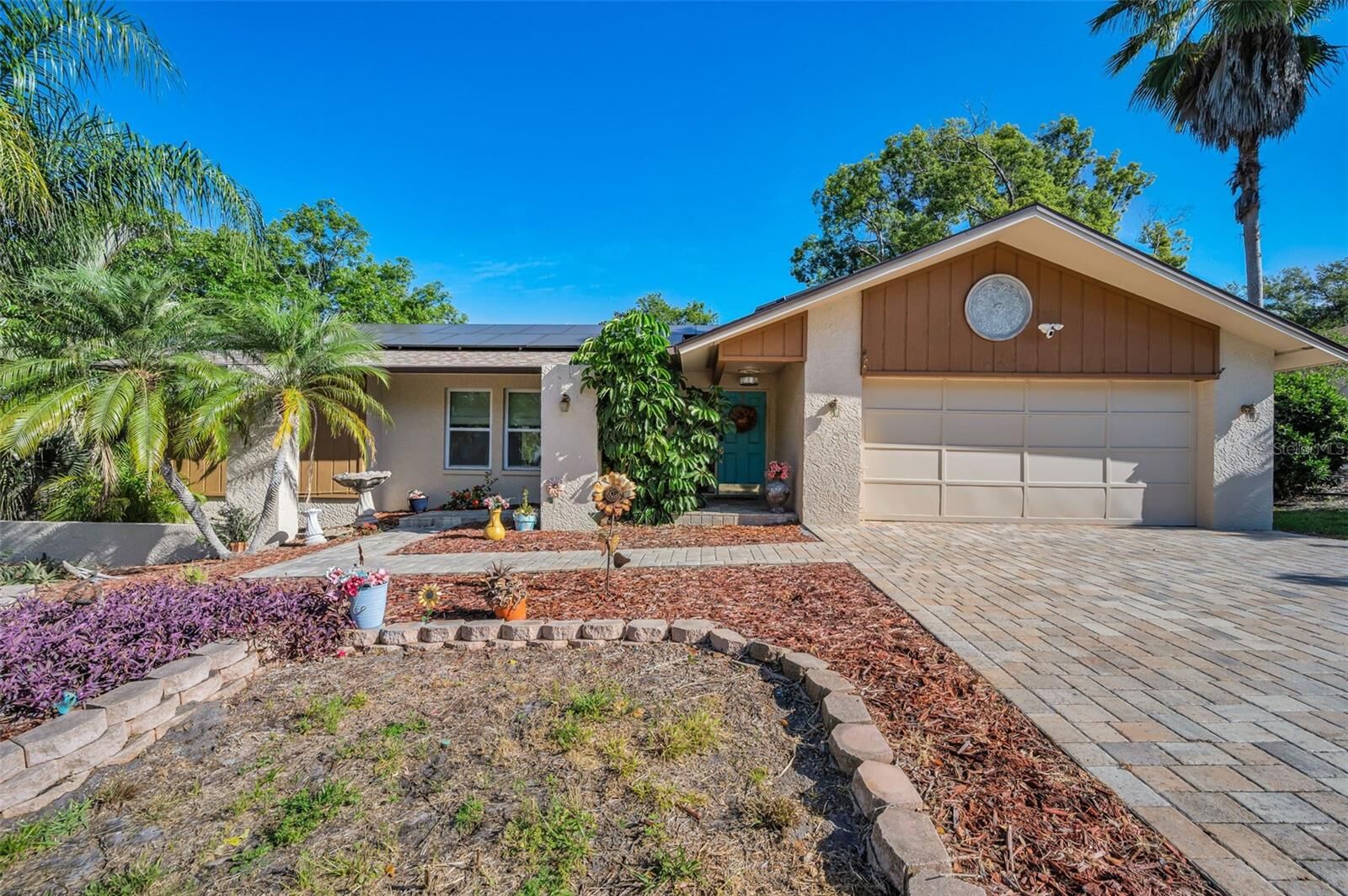 Property Photo: 760 Village Way FL 34683