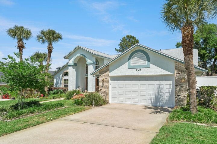Property Photo:  908 Almond Tree Circle  FL 32835 