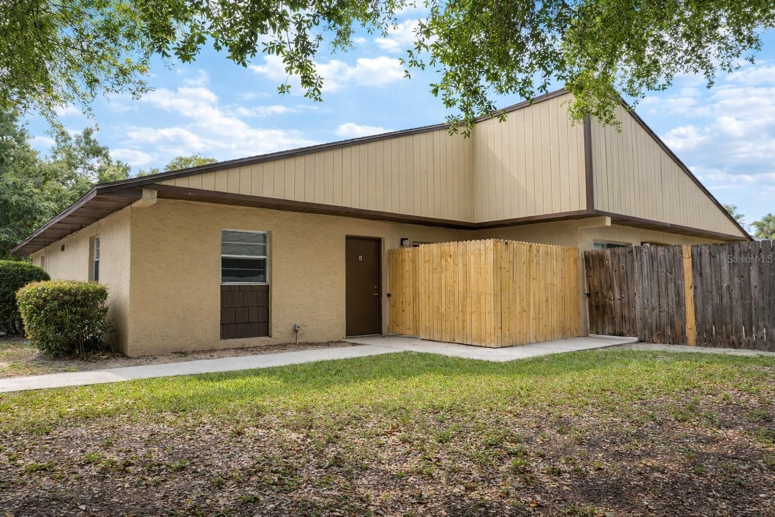 Property Photo:  5211 SE 29th Street  FL 34480 