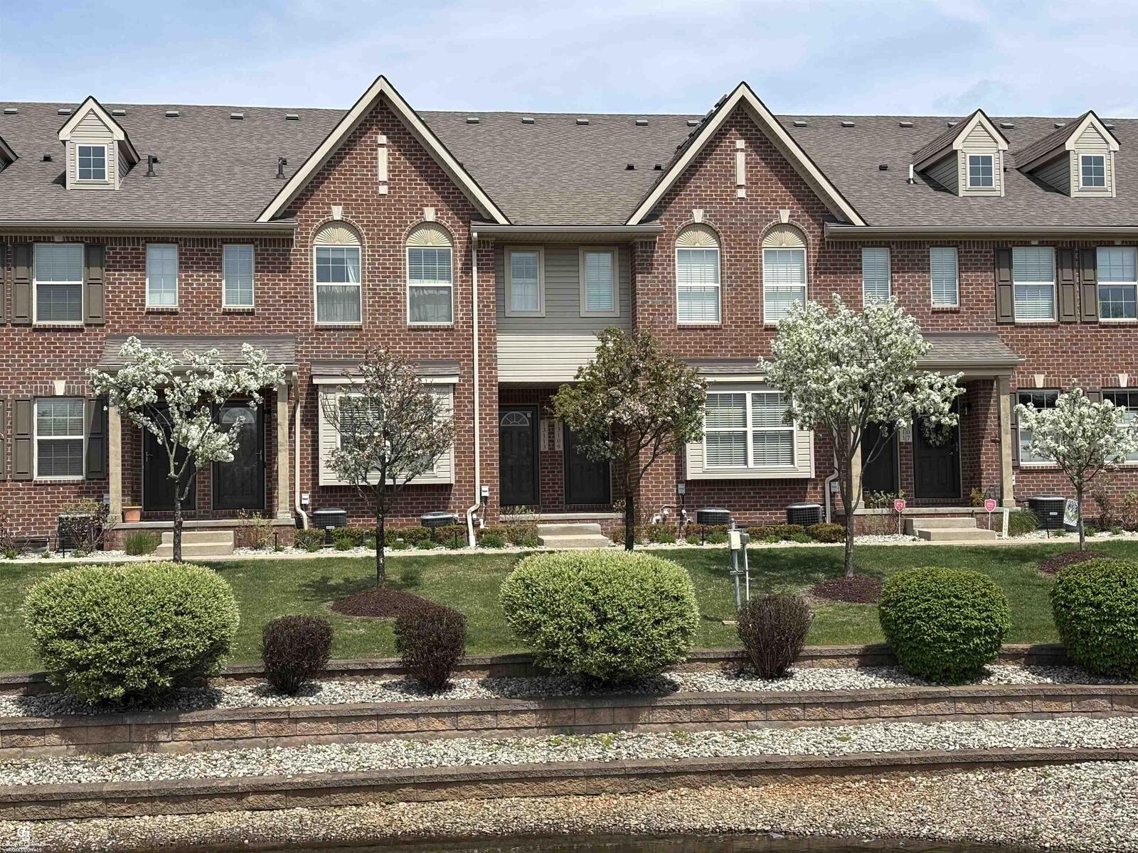 Property Photo:  13113 Woodridge Circle 7  MI 48170 