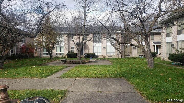Property Photo:  22140 Dante Street  MI 48237 