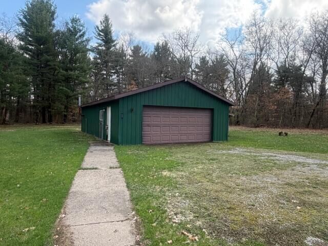 Property Photo:  6136 S Poplar Avenue  MI 49337 