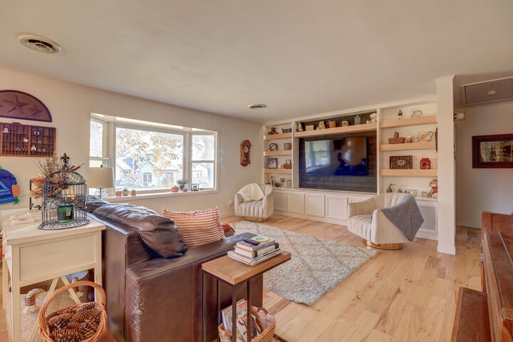 Property Photo:  501 Woodland Drive  IA 52732 